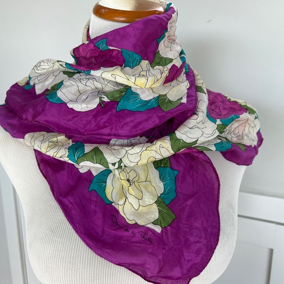 Stunning Oscar de La Renta Vintage Silk Scarf - Picture 5 of 10
